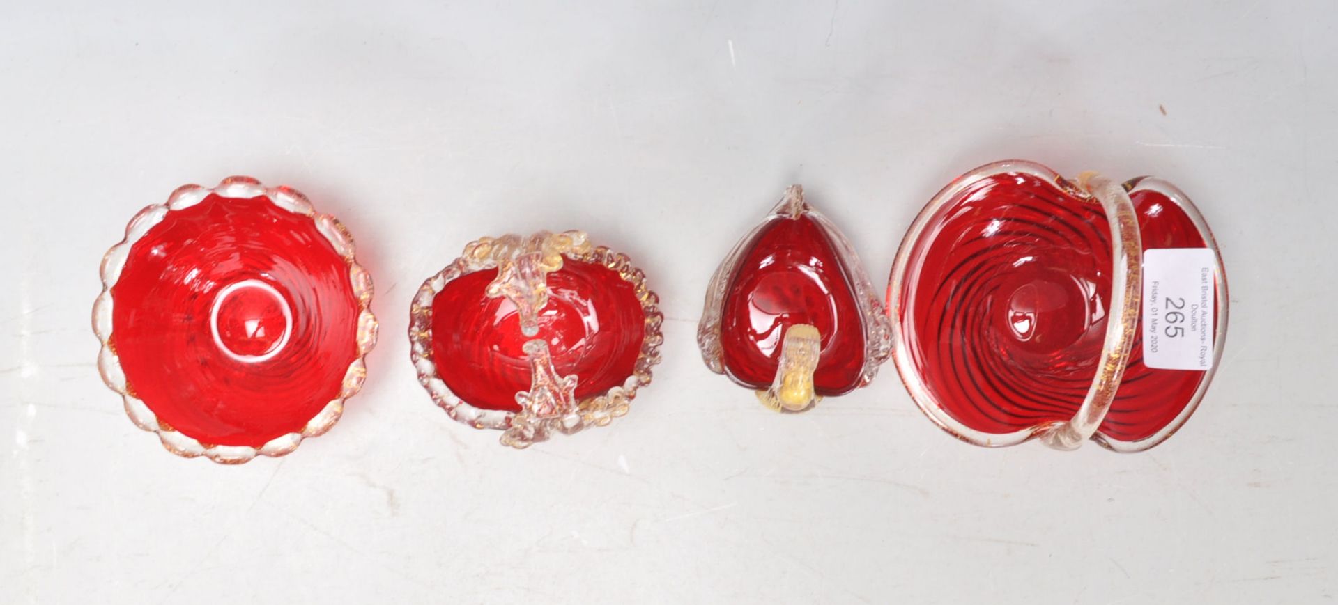 A group of 20th Century Venetian Murano glass ruby glass ornaments to include a spiral form - Bild 6 aus 8