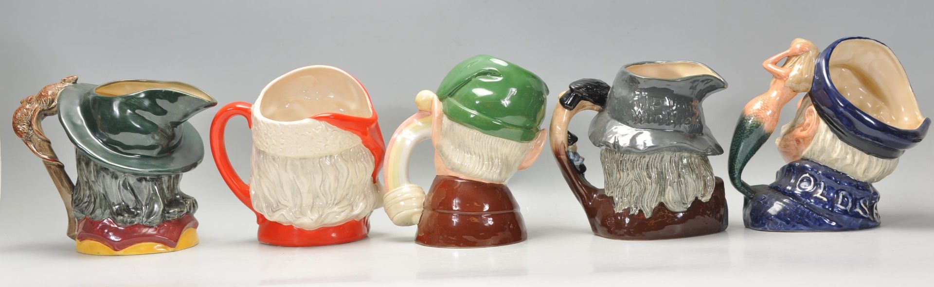 A group of five Royal Doulton ceramic character jugs to include the Pied Piper D6403, Old Salt - Bild 3 aus 8