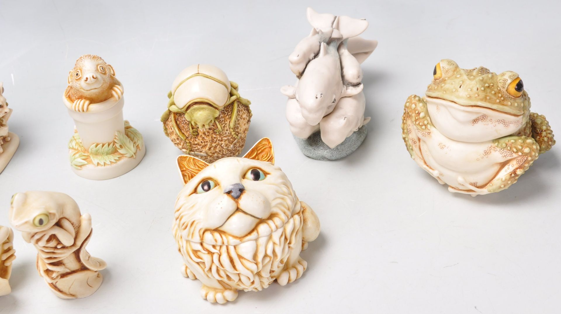 A group of thirteen Harmony Kingdom novelty resin figurines to include cats climbing a Christmas - Bild 5 aus 12