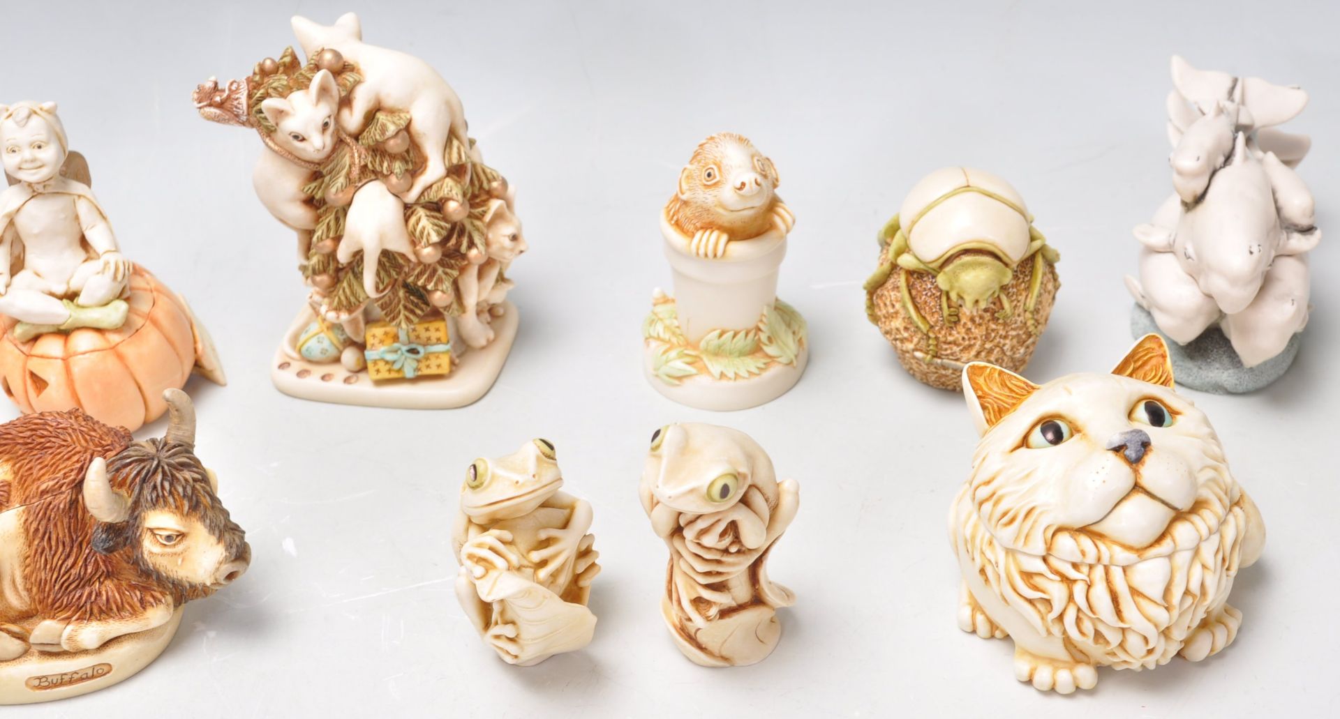 A group of thirteen Harmony Kingdom novelty resin figurines to include cats climbing a Christmas - Bild 4 aus 12