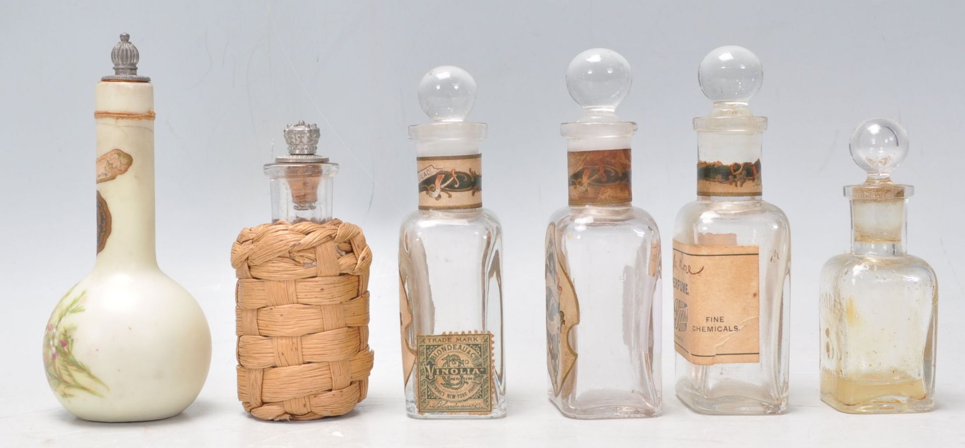 A collection of early 20th Century antique advertising perfume scent bottles, most of square form - Bild 4 aus 6