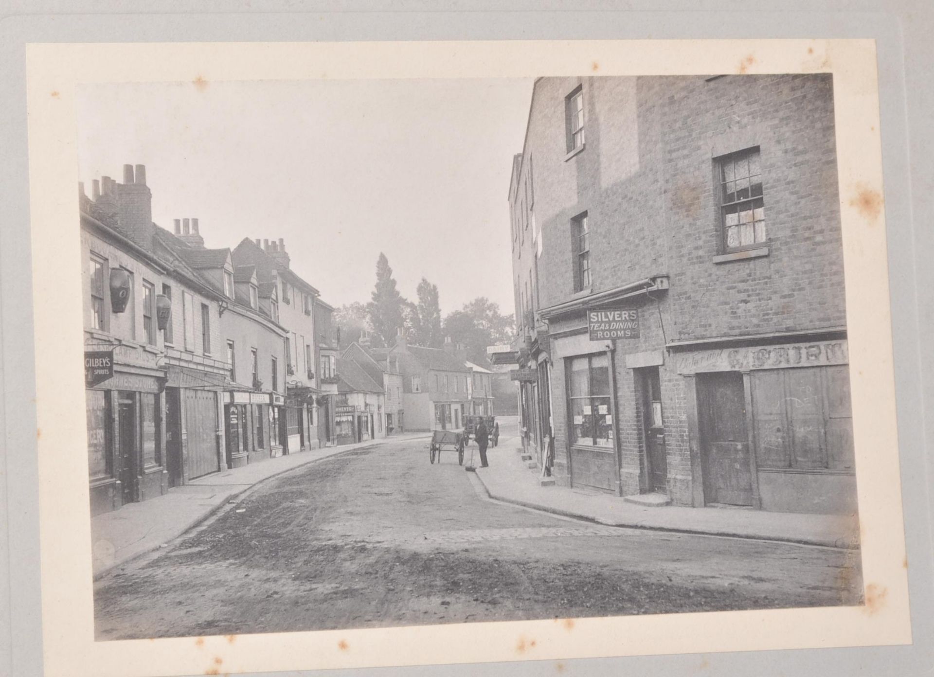 A collection of 19th Century Victorian postcards and photographs to include black and white - Image 4 of 8