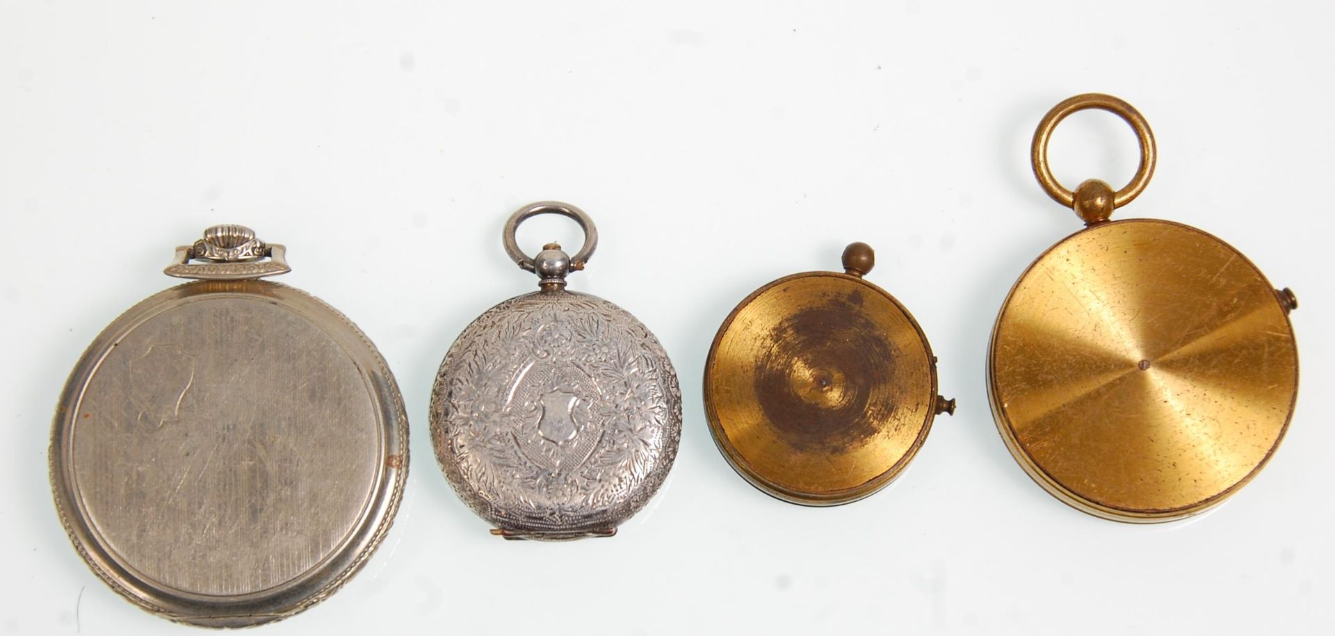 An early 20th Century silver pocket fob watch having a white enamelled face with roman numeral - Bild 4 aus 5