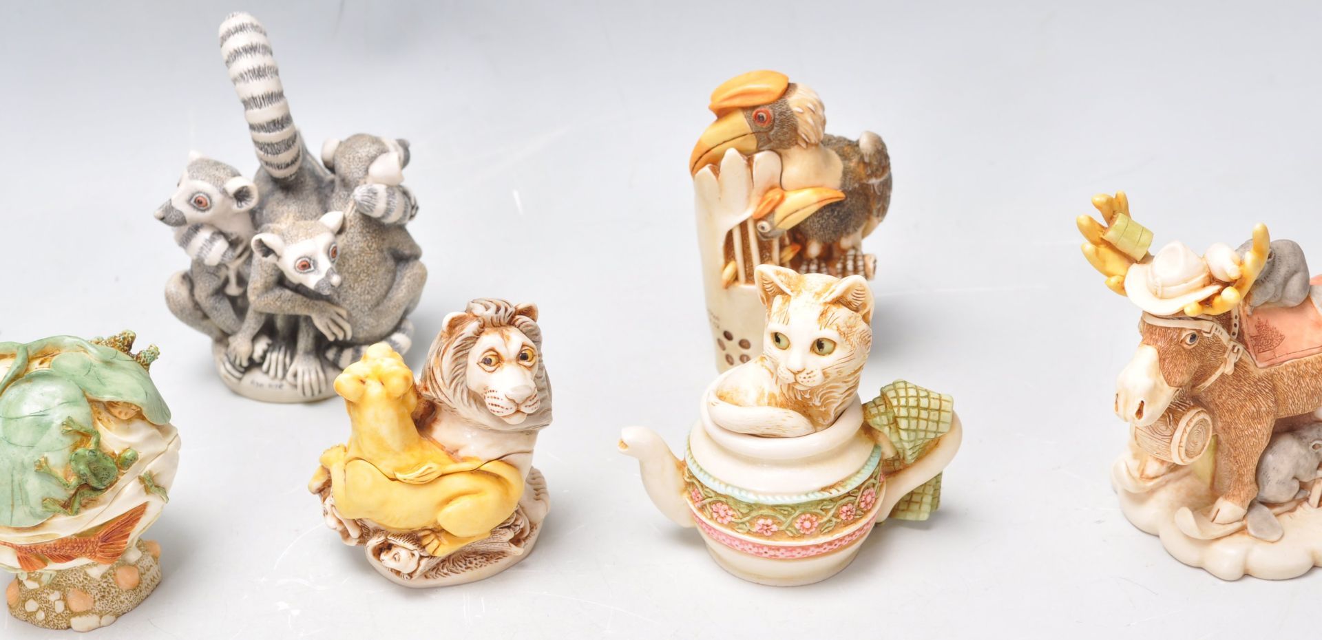 A group of fourteen Harmony Kingdom resin novelty figurines to include an elephant box, a lion and a - Bild 4 aus 16