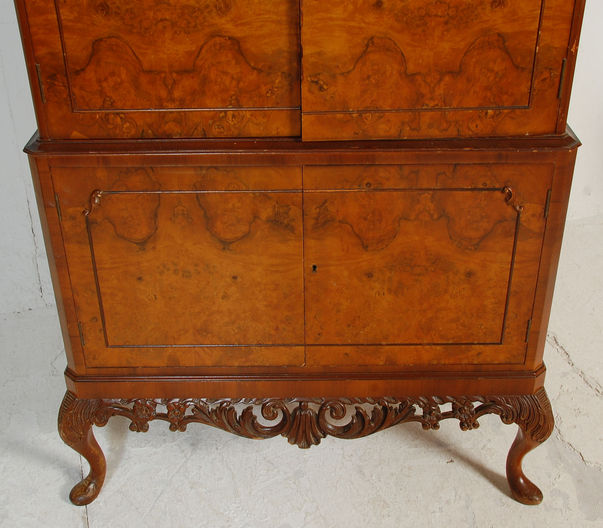 An early 20th Century Queen Anne style walnut drinks / cocktail cabinet of two tiered form, the - Image 3 of 7