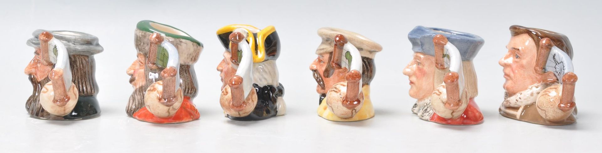 A group of five Royal Doulton miniature ceramic Character / Toby jugs for the Explore Tinies - Bild 6 aus 11