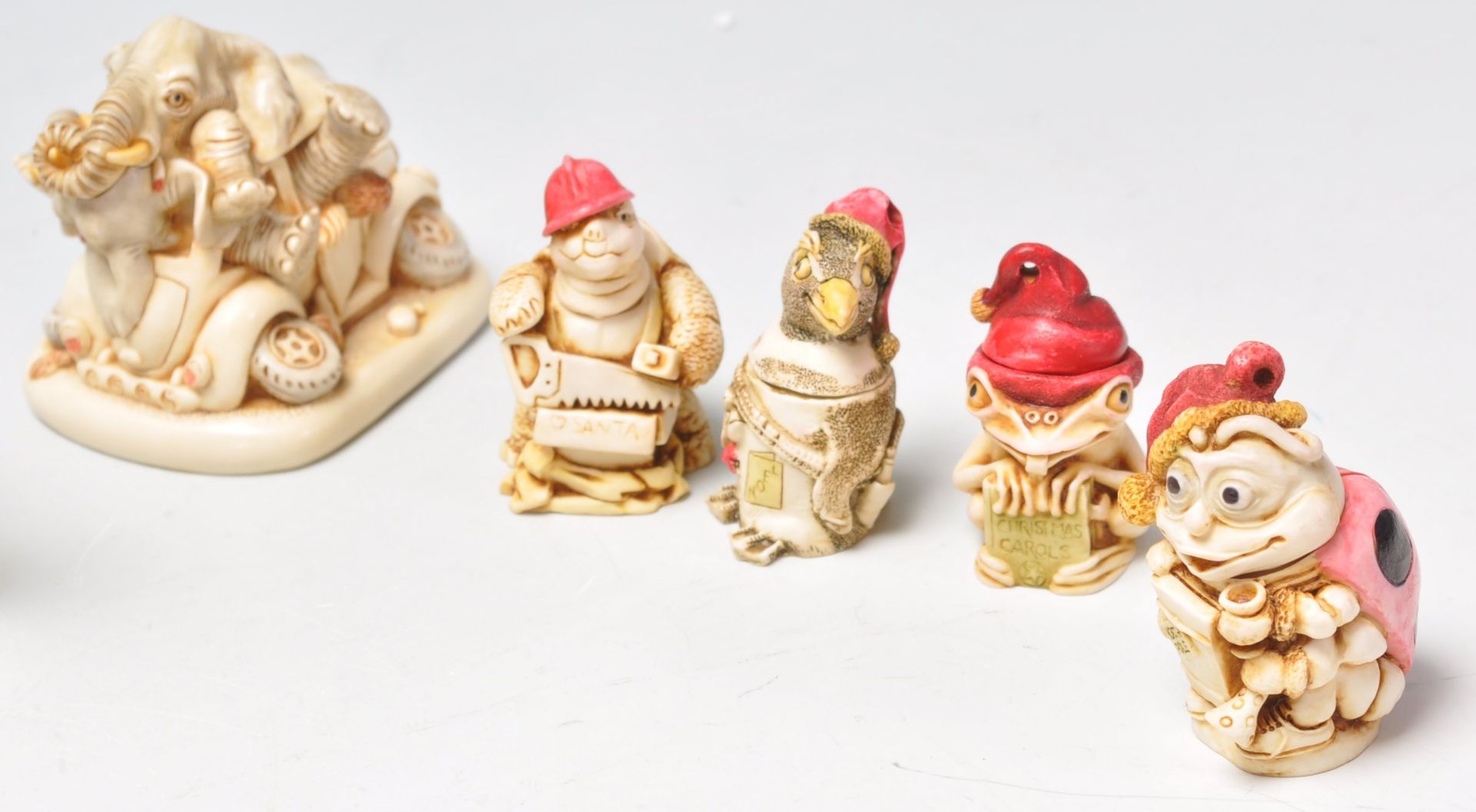 A collection of fifteen resin Harmony Kingdom garden related novelty figurines to include figures at - Bild 7 aus 7