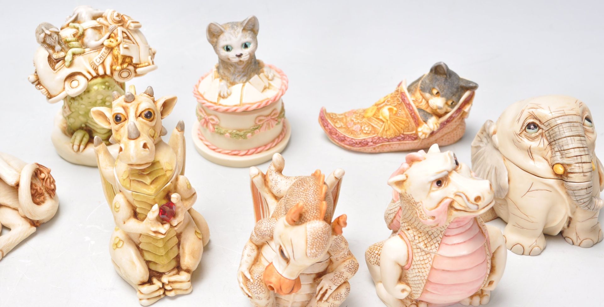 A Group of fourteen Harmony Kingdom novelty animals and magical creatures figurines to include an - Bild 4 aus 11