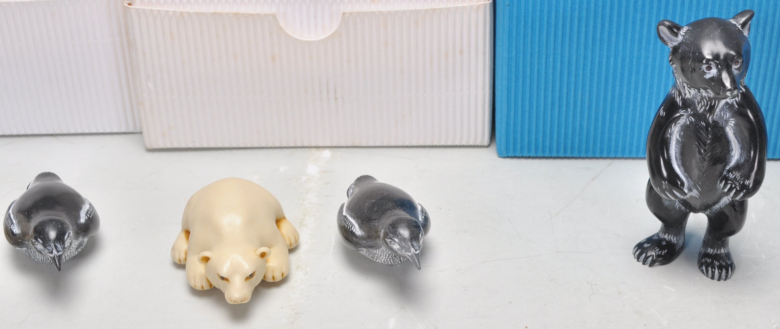 A collection of Adam Binder netsuke style animal figurines to include two polar bears, two penguins, - Image 3 of 6