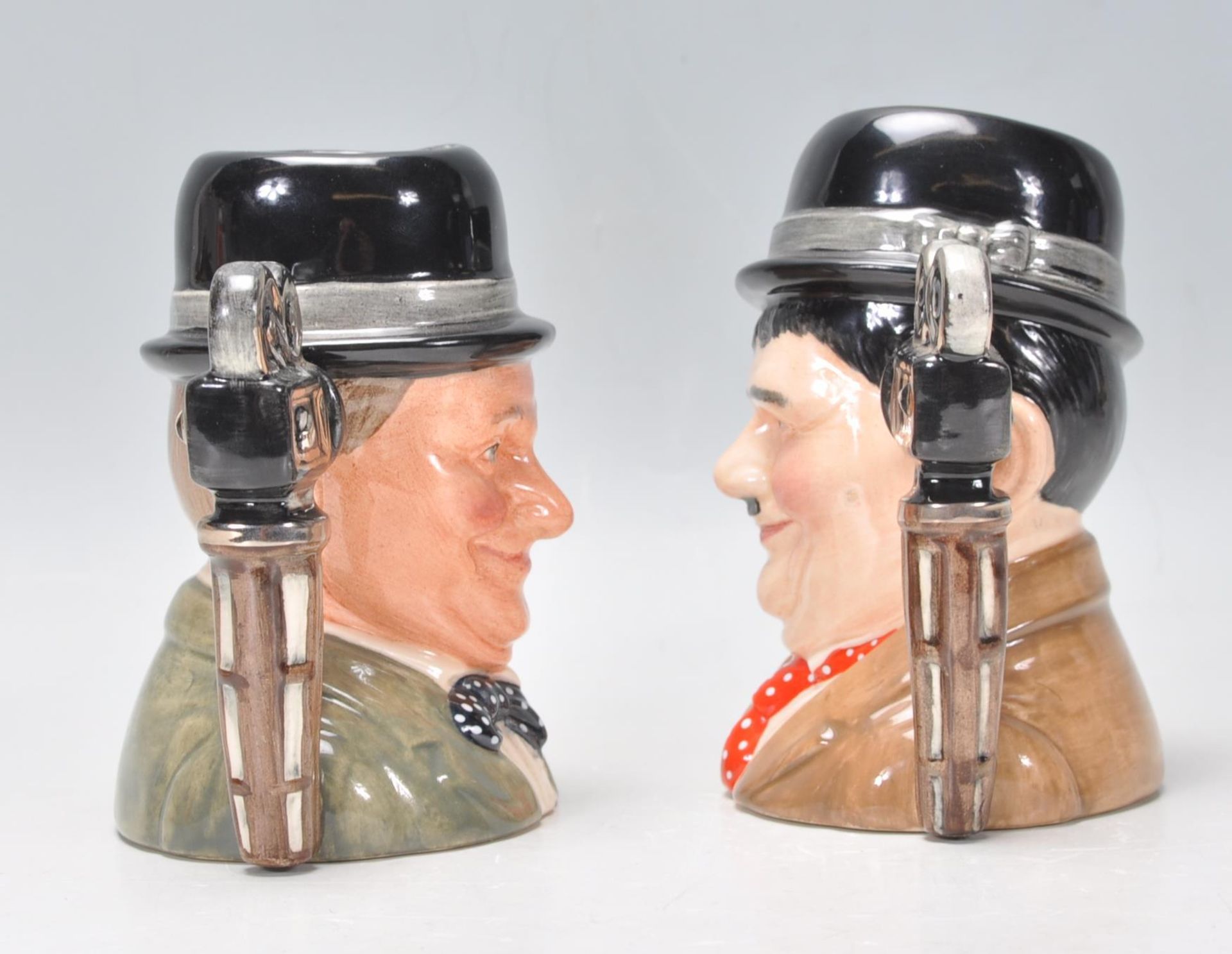 Laurel & Hardy - Two Royal Doulton ceramic Character / Toby jugs one of Stan Laurel D7008 and Oliver - Bild 4 aus 6