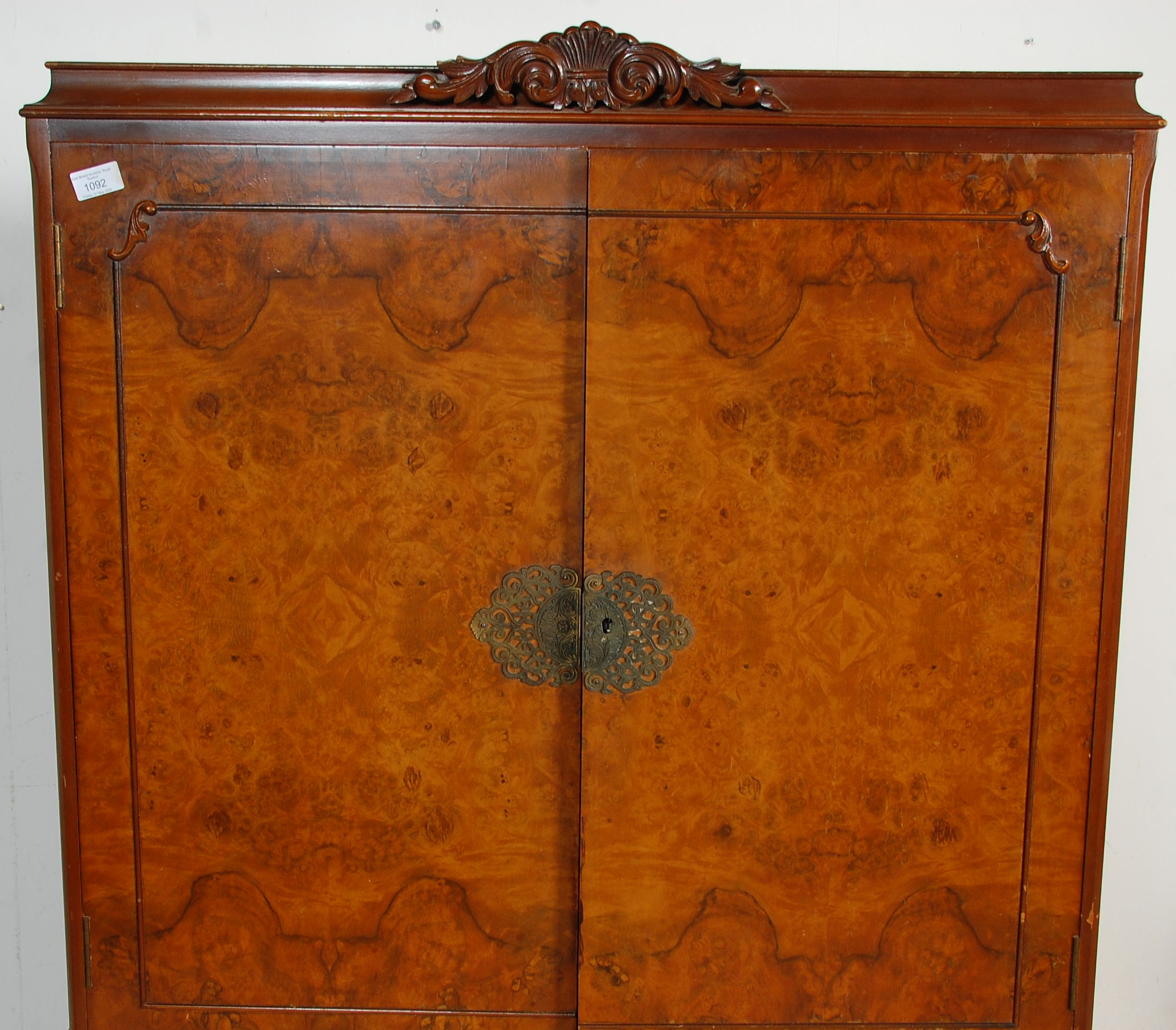 An early 20th Century Queen Anne style walnut drinks / cocktail cabinet of two tiered form, the - Image 2 of 7