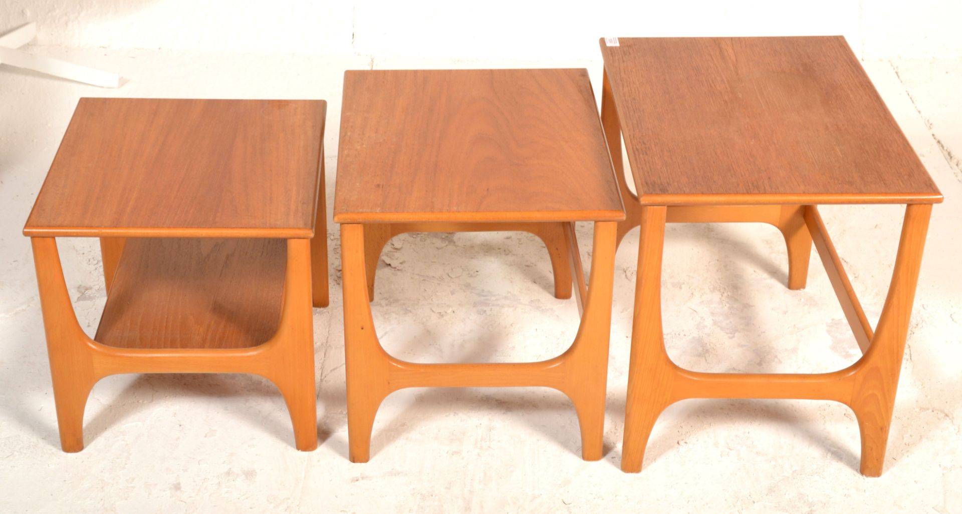 A retro 20th Century teak nest of graduating table - Bild 5 aus 5