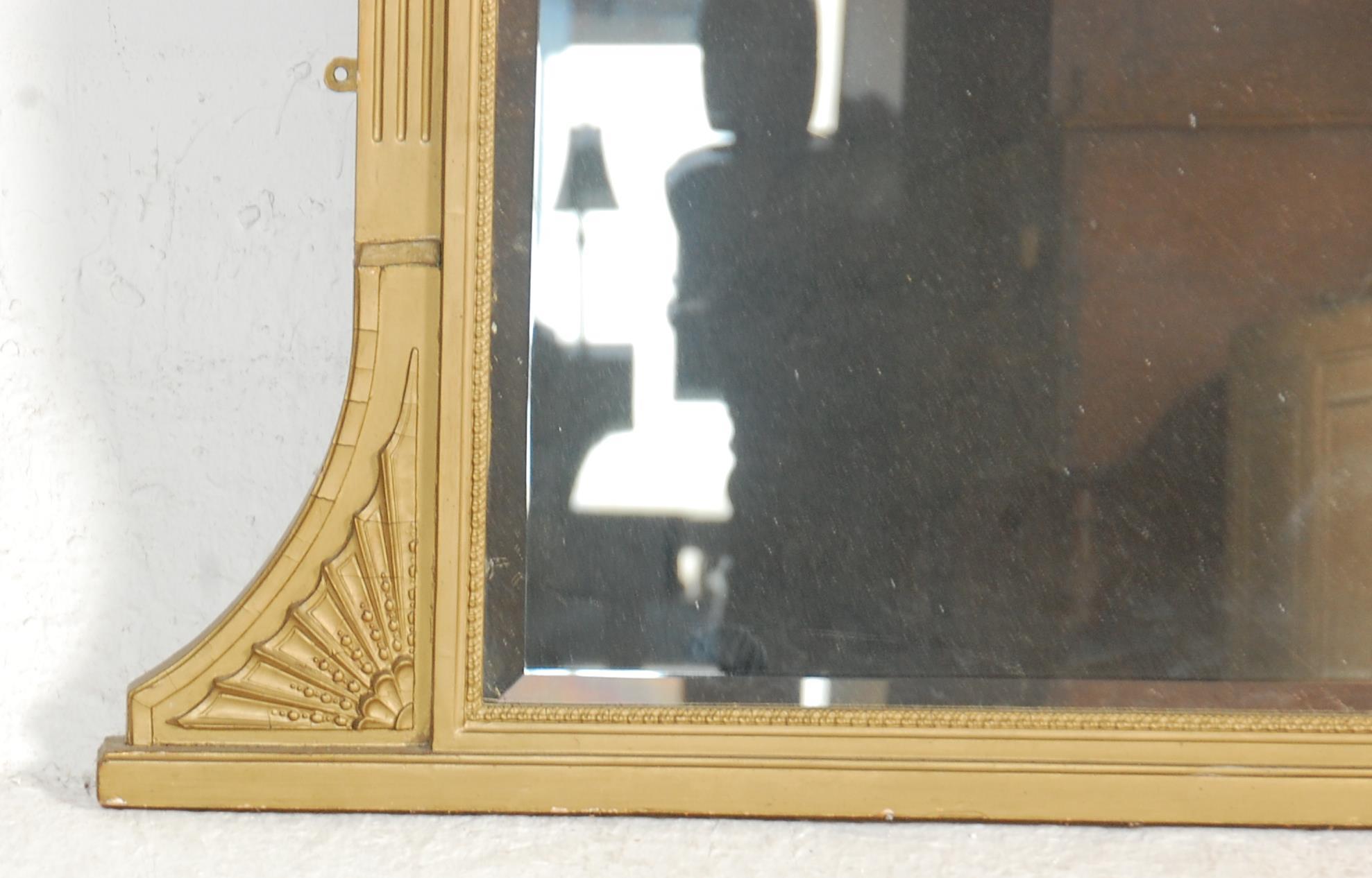 An antique early 19th Century regency wall mirror having a gilt frame with moulded gilt decoration - Image 4 of 6