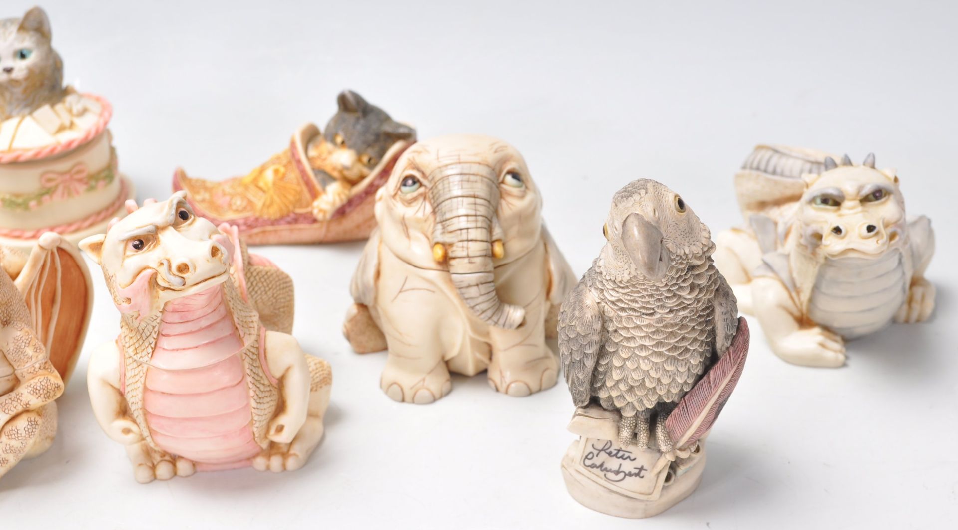 A Group of fourteen Harmony Kingdom novelty animals and magical creatures figurines to include an - Bild 3 aus 11