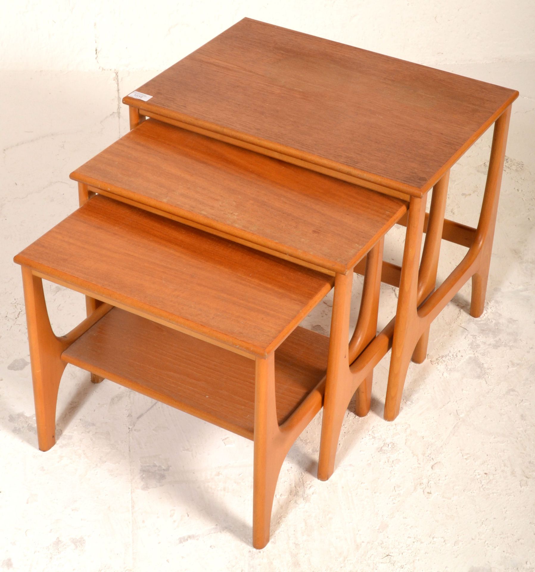 A retro 20th Century teak nest of graduating table - Bild 4 aus 5