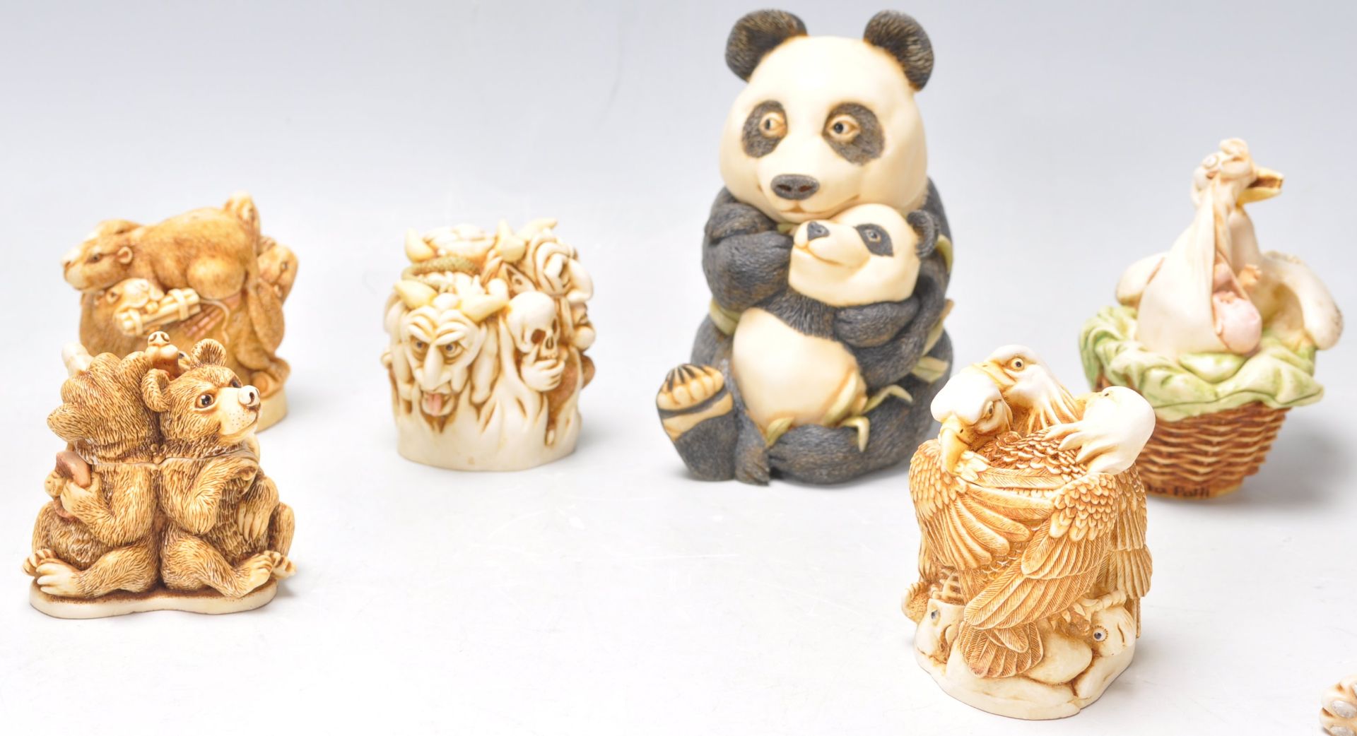 A group of fifteen Harmony Kingdom resin novelty animal figurine boxes to include a Gorilla group, - Bild 3 aus 10