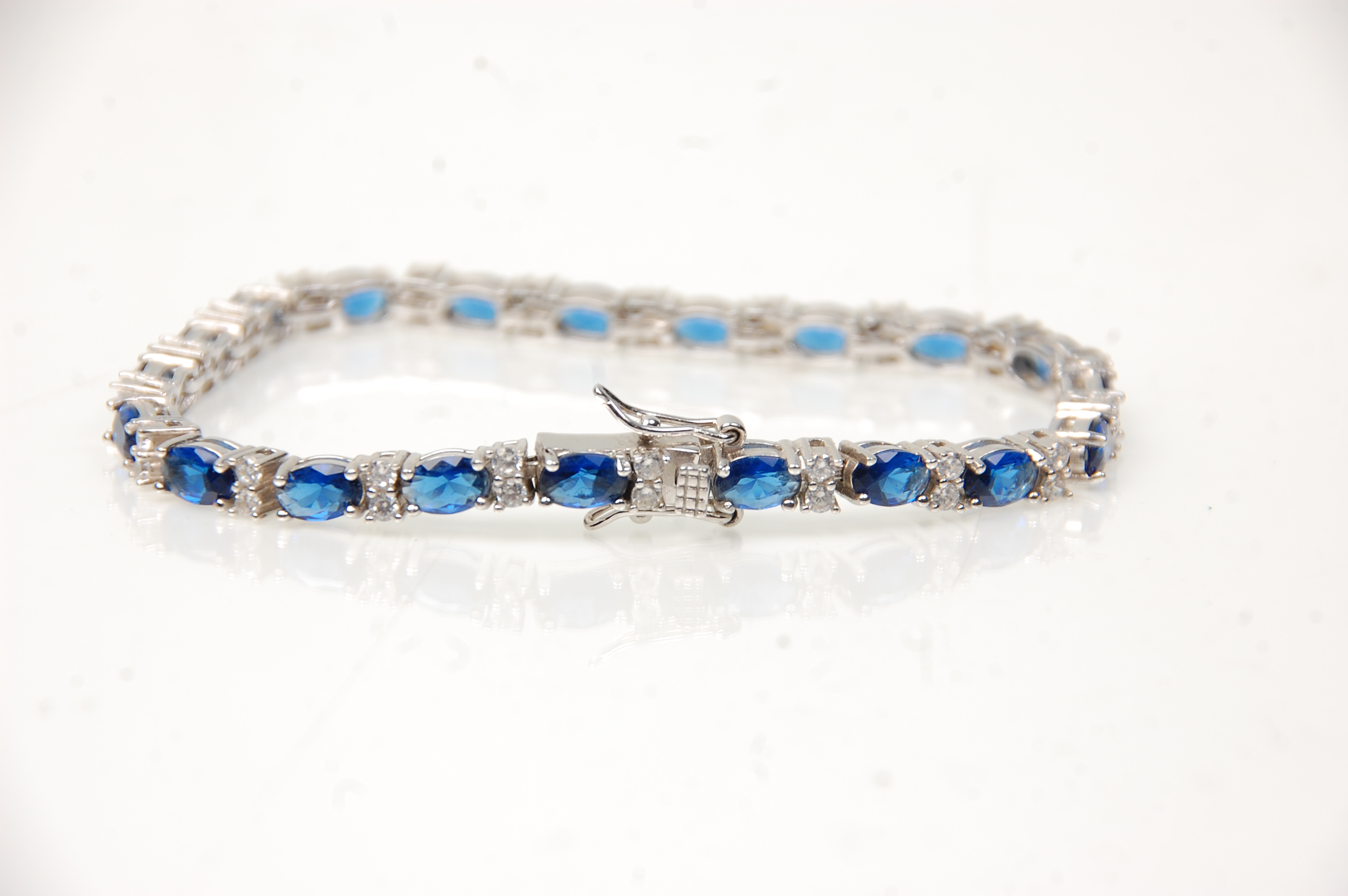 A stamped 925 silver tennis bracelet being set with oval cut blue stones with round cut white - Image 4 of 5