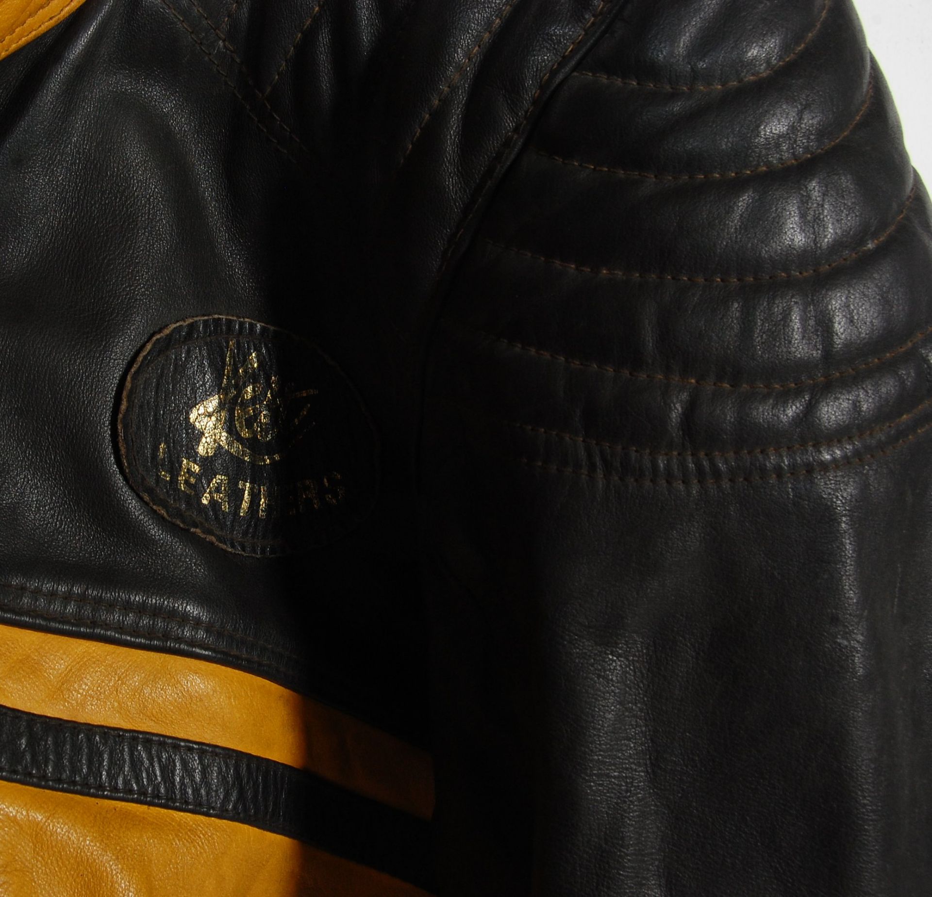 A set of vintage Kett bikers / motorbike leathers, having a zip fasting with yellow panel detailing, - Bild 2 aus 6