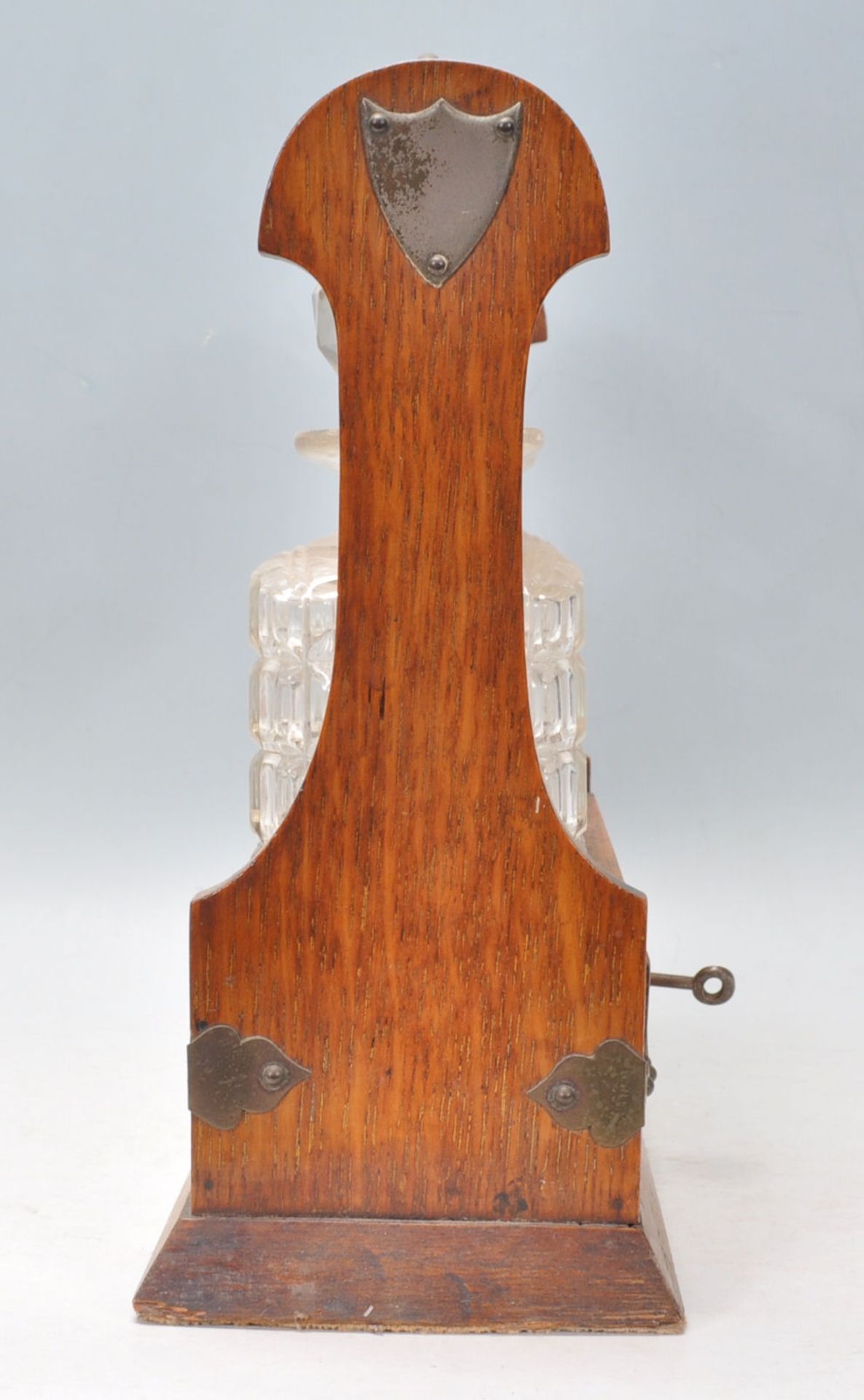 A 20th Century wooden drinks tantalus cabinet holding three cut glass decanters complete with - Bild 3 aus 5