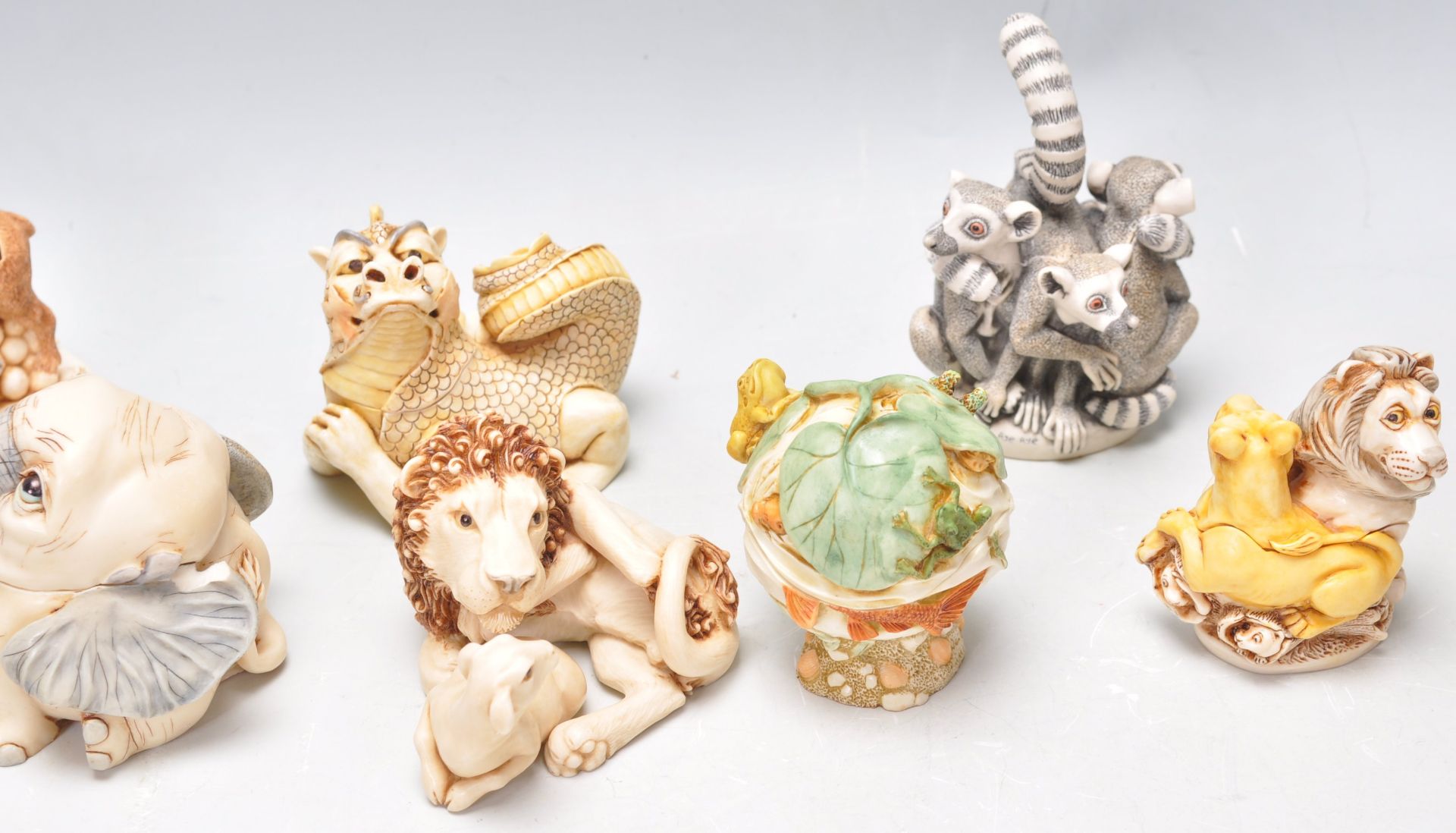 A group of fourteen Harmony Kingdom resin novelty figurines to include an elephant box, a lion and a - Bild 3 aus 16