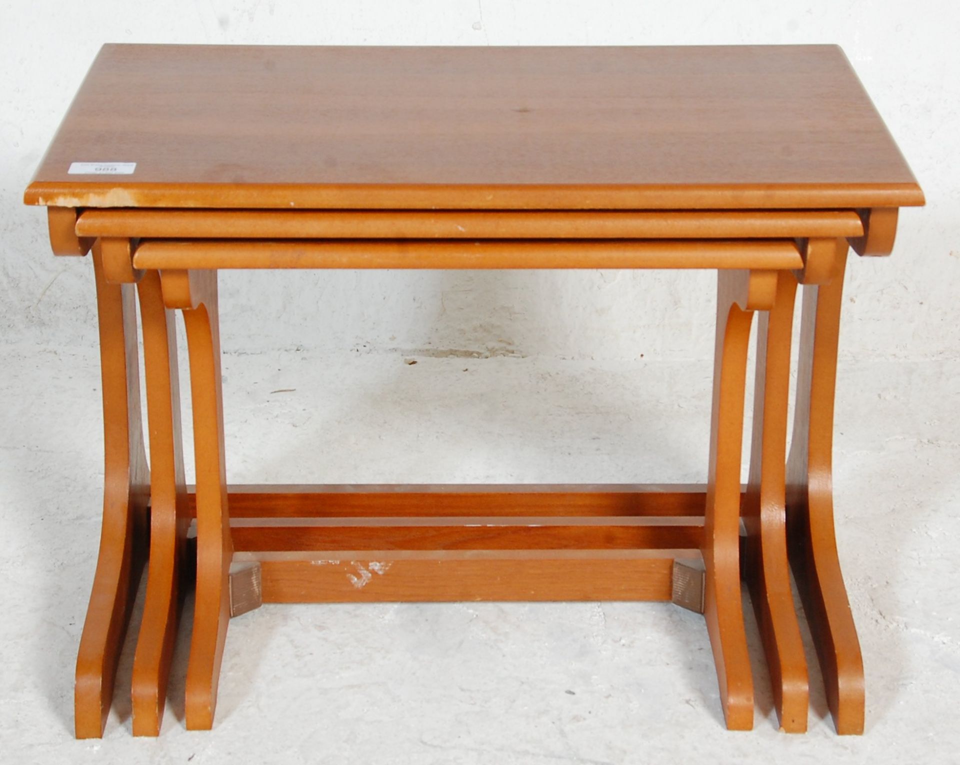 A 1970's vintage retro teak wood nest of tables having shaped legs united by stretchers with - Bild 4 aus 4