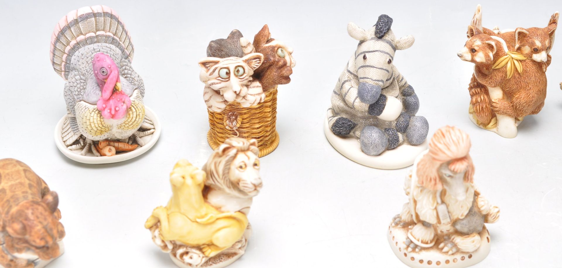 A group of sixteen resin Harmony Kingdom resin figurines to include red panda's, kitten in a - Bild 6 aus 13