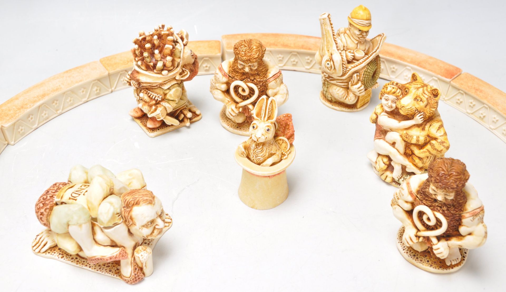 A group of Harmony Kingdom resin figurines in the form of a circus ring with spectators and - Bild 3 aus 7