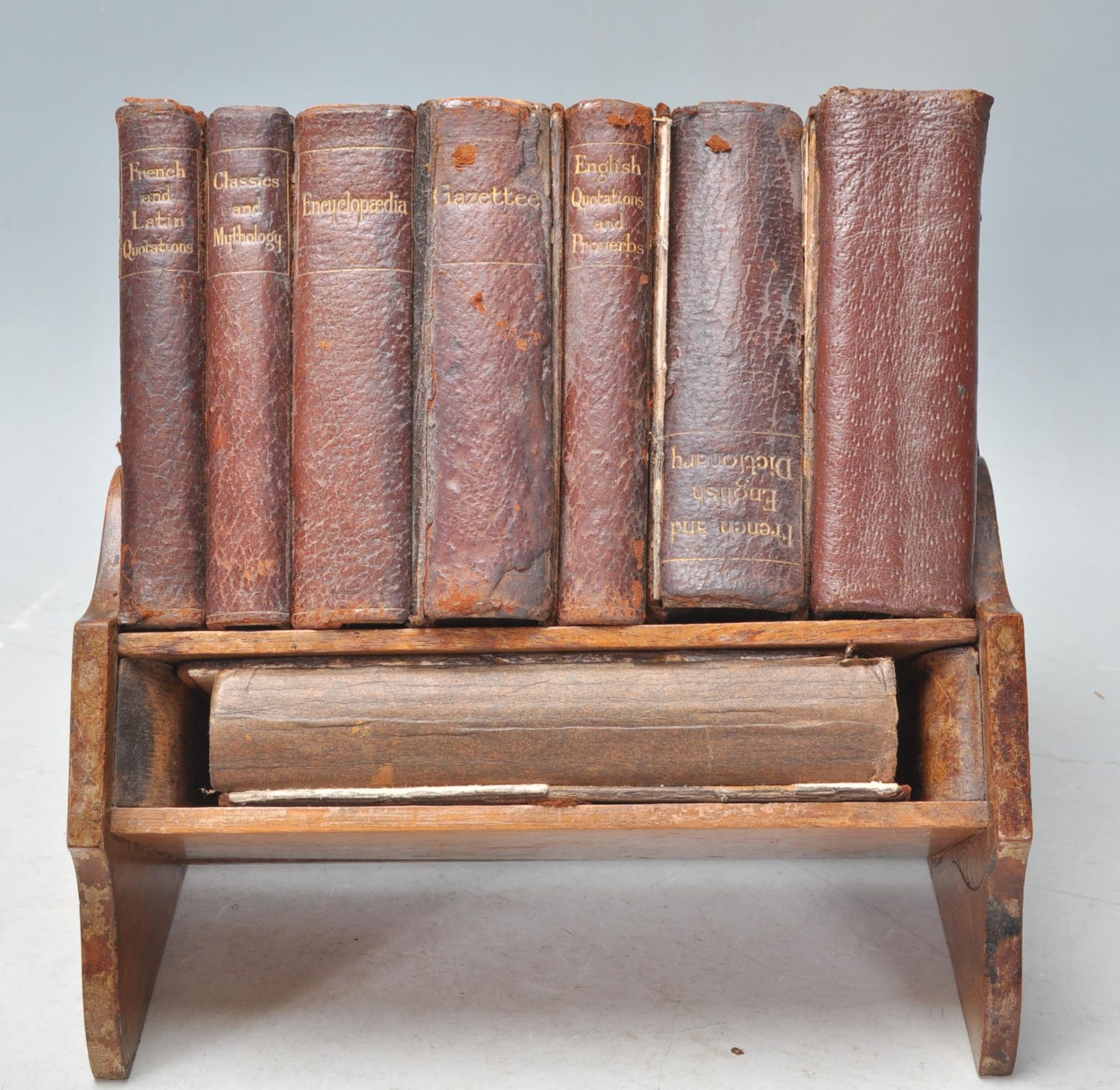 An early 20th Century oak Asprey's  of London small book shelf / book stand complete with a - Bild 3 aus 11