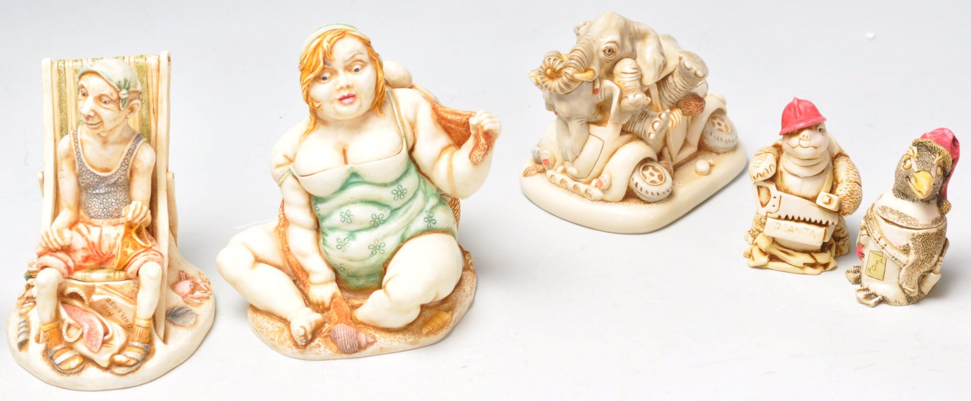 A collection of fifteen resin Harmony Kingdom garden related novelty figurines to include figures at - Bild 6 aus 7