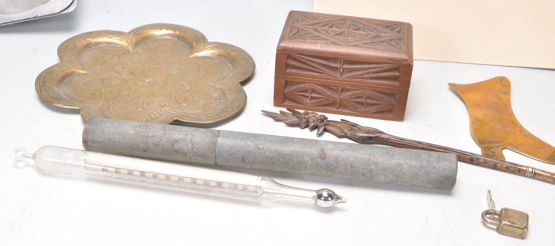 A mixed collection of vintage 20th Century items to include a Parker celluloid pen, a waterman's ink - Image 3 of 5