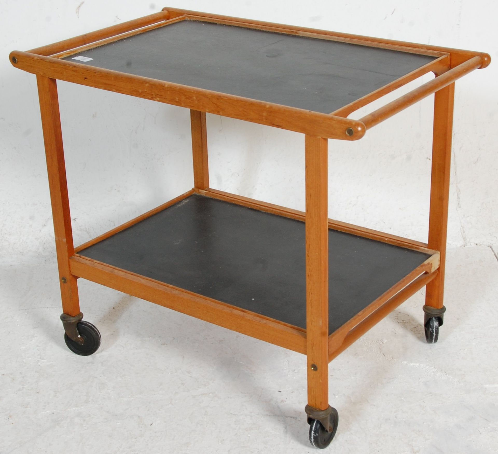 A vintage retro mid 20th Century two tiered drinks / tea trolley being wooden framed with - Bild 4 aus 4