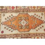 A good vintage 20th Century Persian / Islamic floor rug having a a cream ground with floral