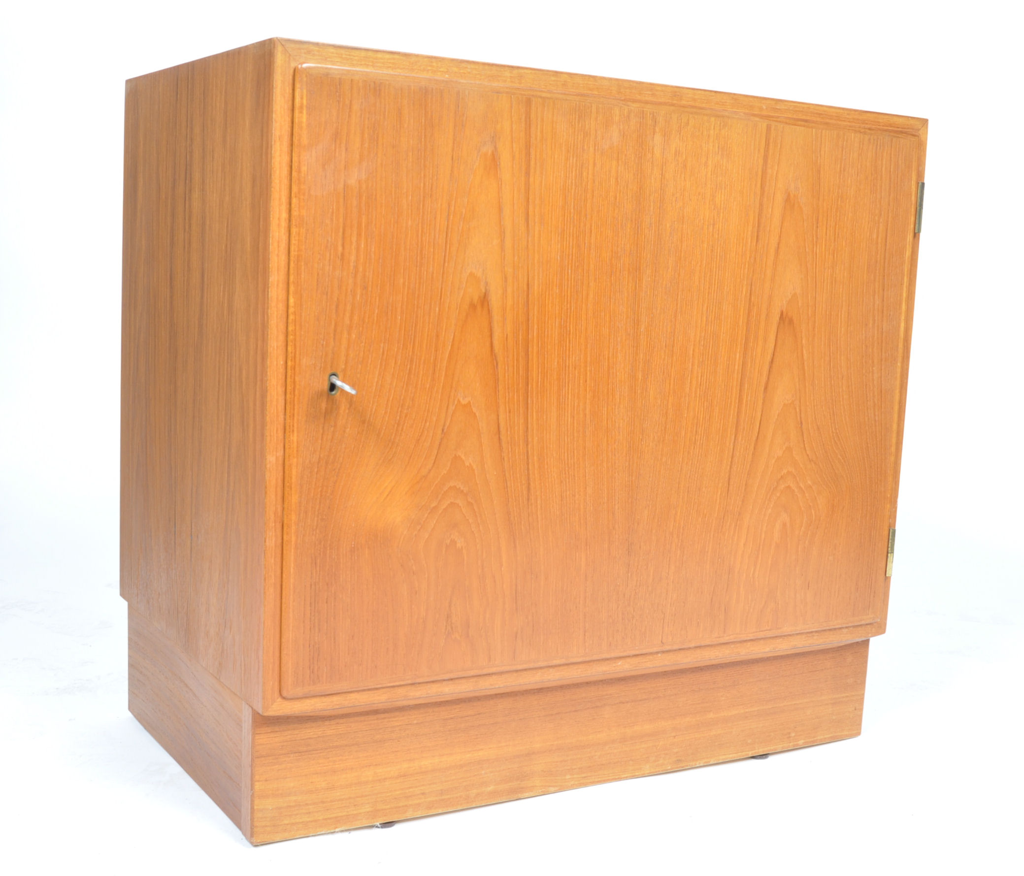 HUNDEVAD 1960'S DANISH RETRO TEAK WOOD CABINET BY