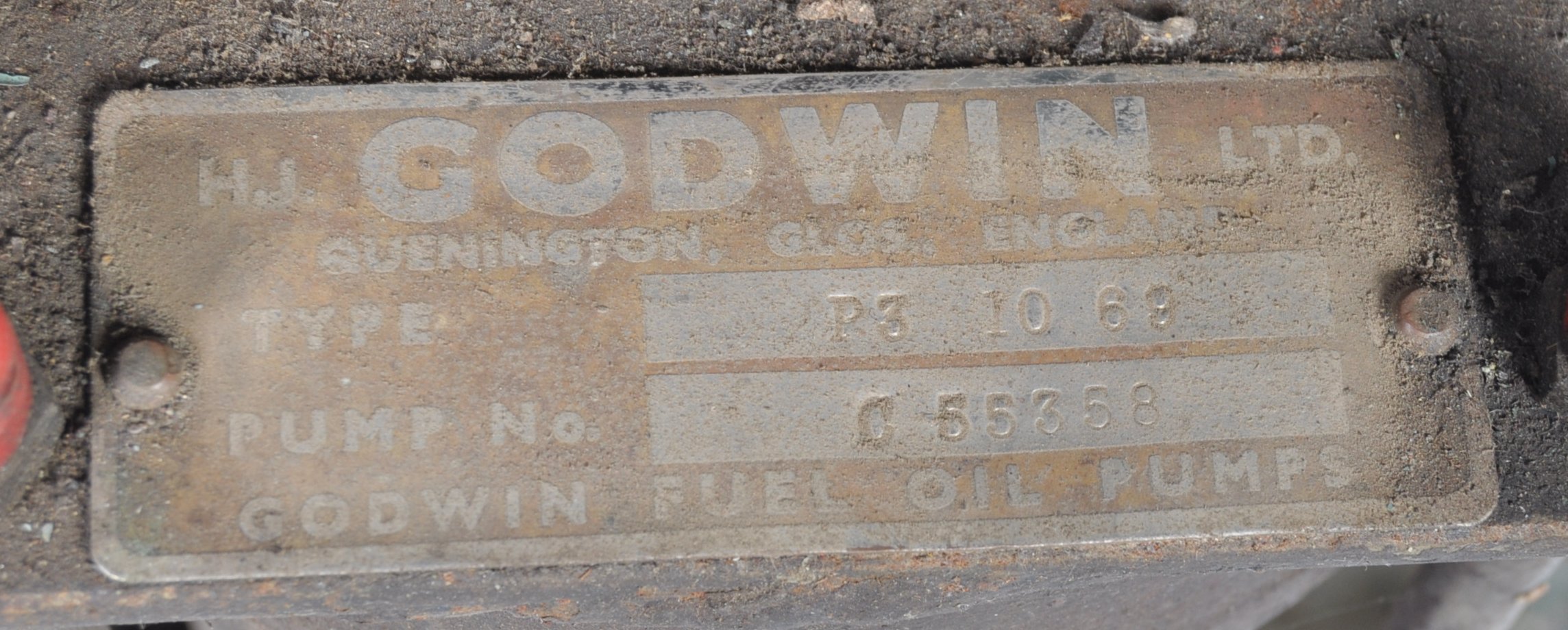 RARE GODWIN SKELETON PETROL PUMP IN CASE - Image 6 of 7