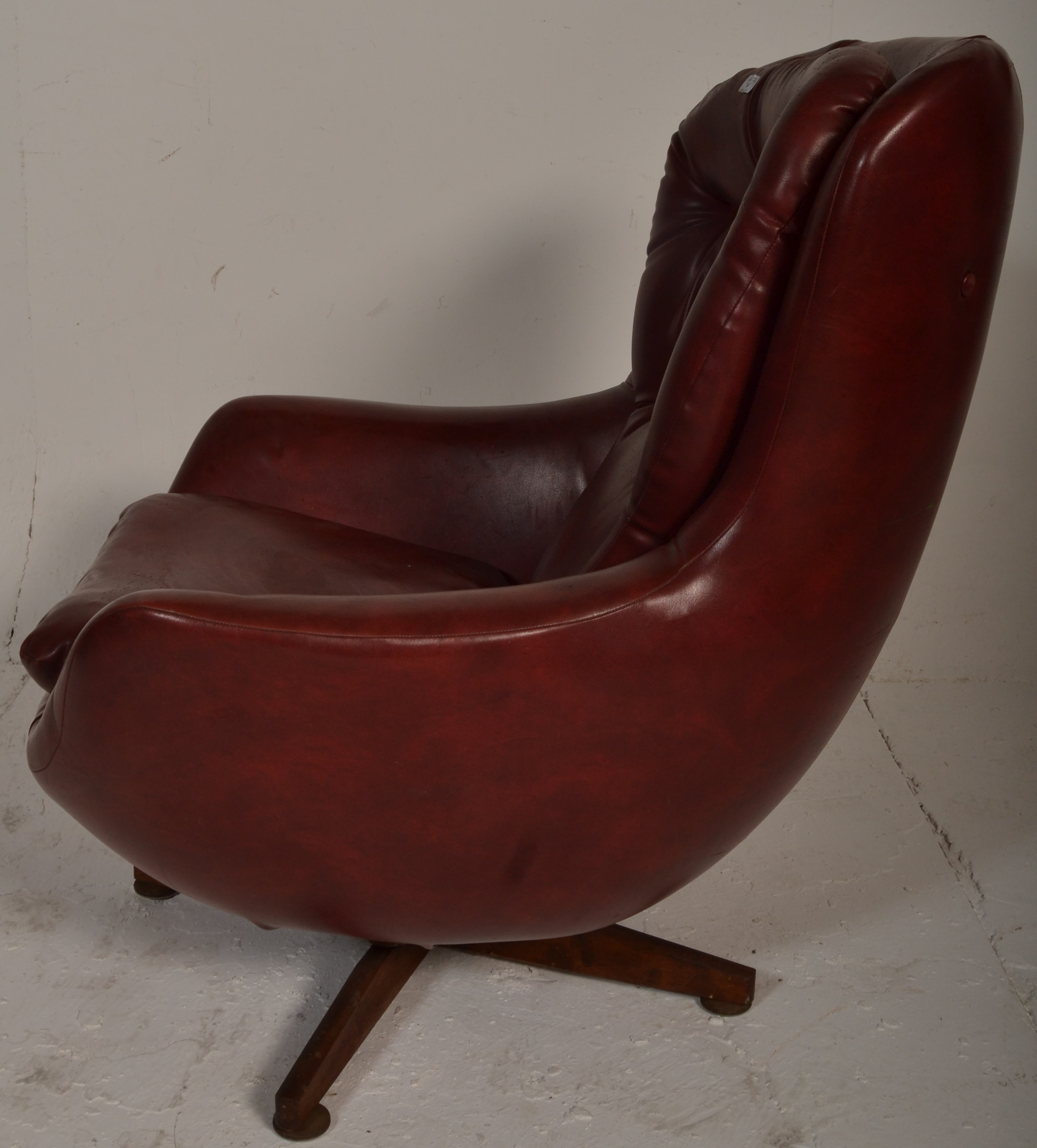 A retro mid century swivel egg chair having a 4 point swivel base with