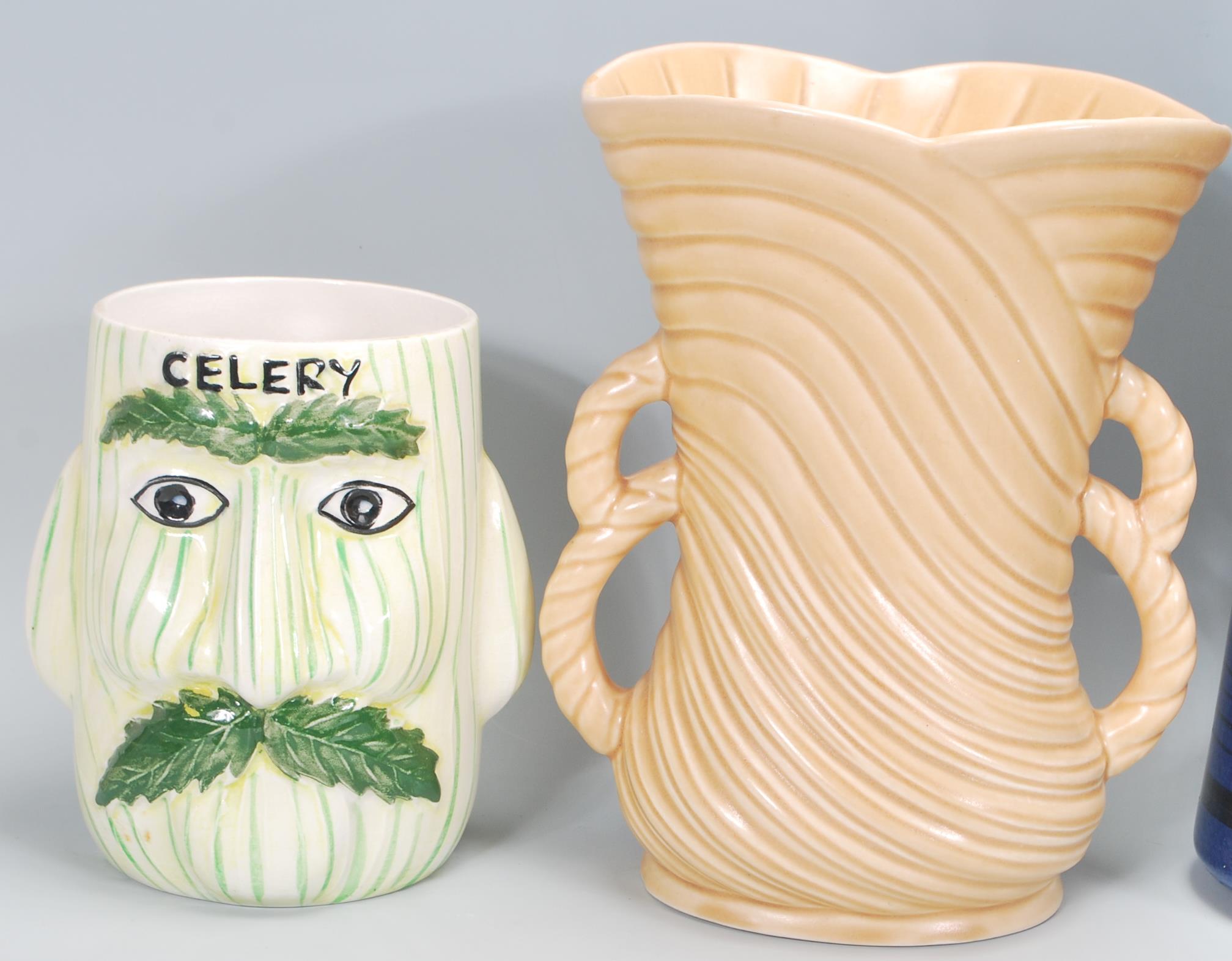 A collection of early 20th Century vintage pottery - Image 2 of 5