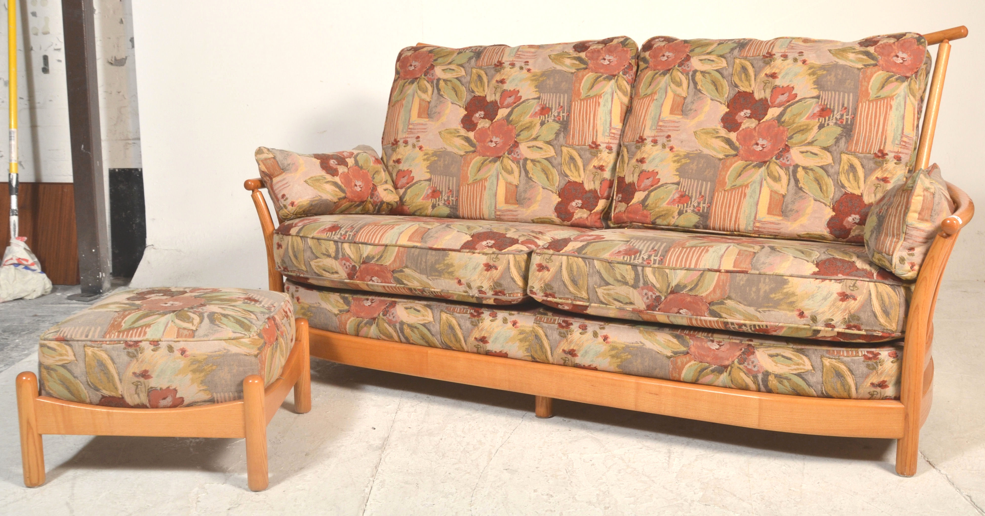 A good Ercol Saville light elm three seater sofa s - Image 5 of 6