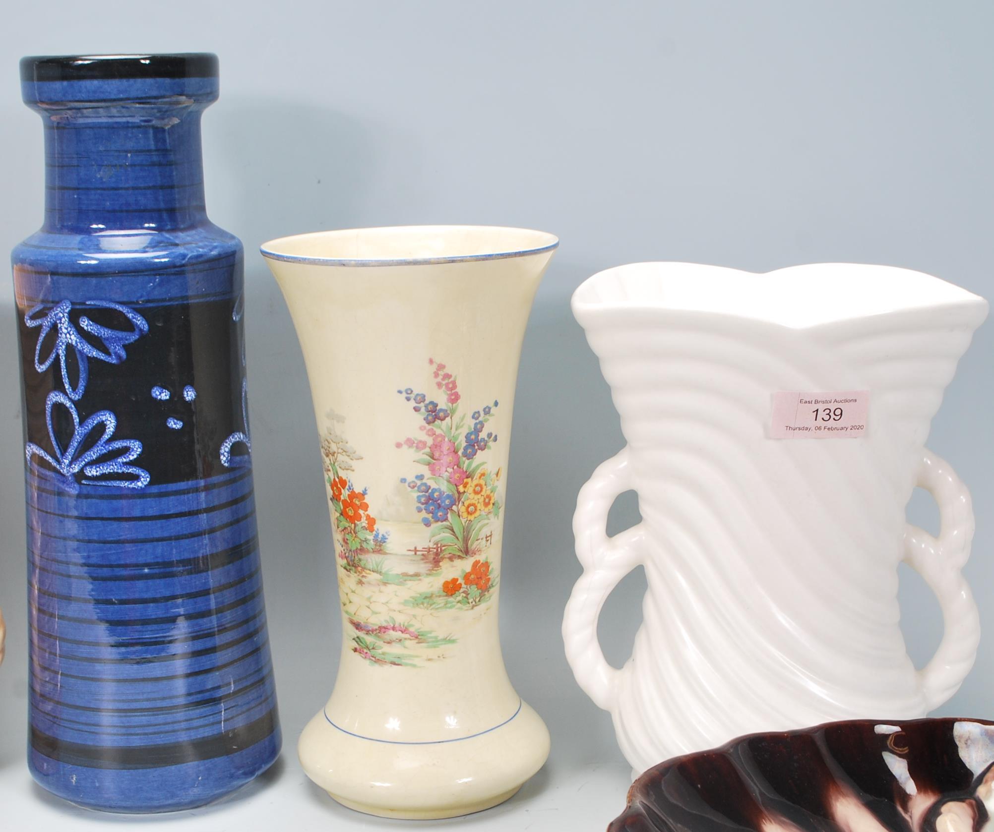 A collection of early 20th Century vintage pottery - Image 3 of 5