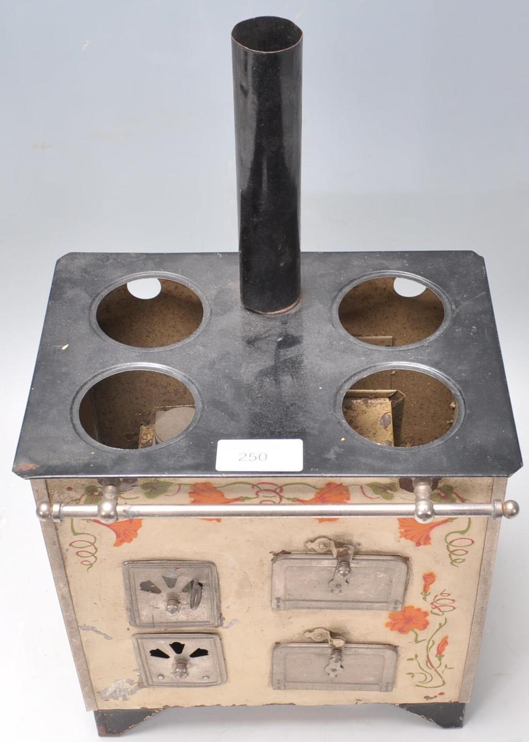 A vintage 20th Century tin model of a stove / oven - Image 3 of 9