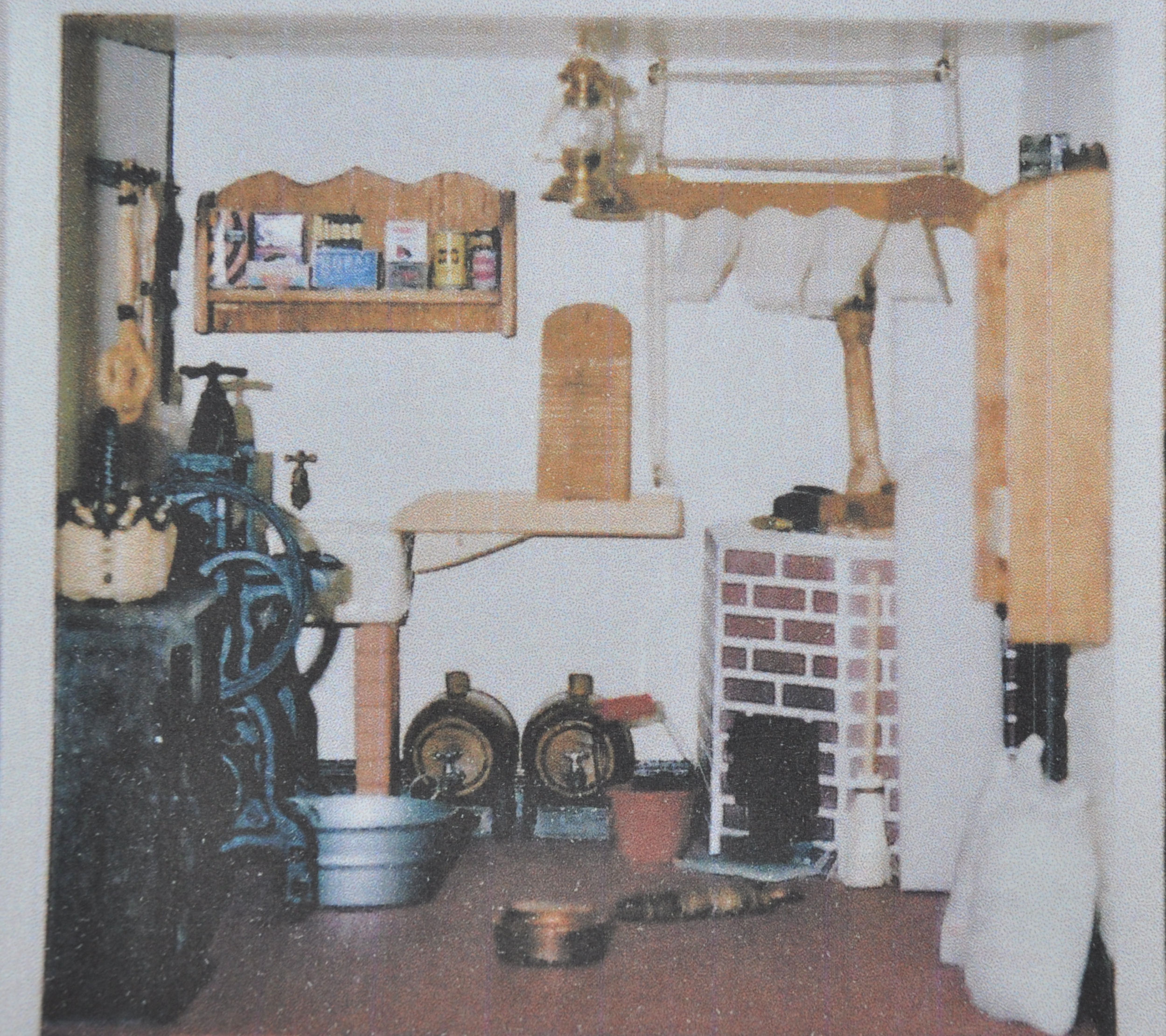 PRIVATE COLLECTION OF DOLL'S HOUSES - VICTORIAN MANOR & STABLE - Image 19 of 26