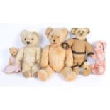 CHARMING COLLECTION OF ANTIQUE / VINTAGE TEDDY BEARS
