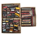 LARGE COLLECTION OF ASSORTED MODEL RAILWAY ROLLING STOCK