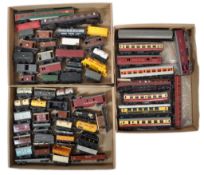 LARGE COLLECTION OF ASSORTED MODEL RAILWAY ROLLING STOCK