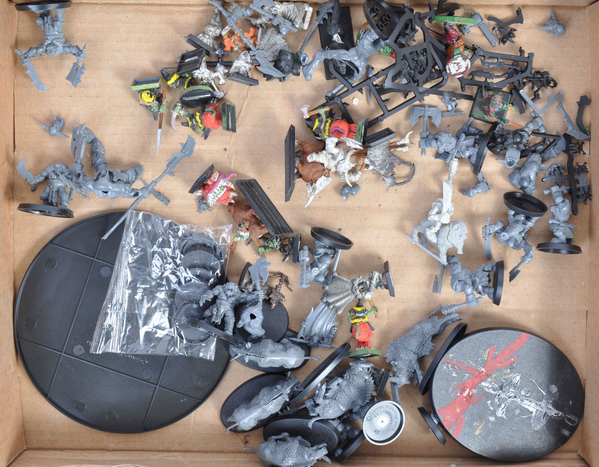 COLLECTION OF ASSORTED WARHAMMER WARGAMING FIGURINES - Bild 2 aus 9