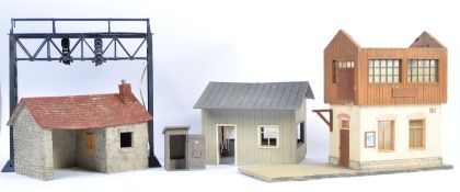 COLLECTION OF ASSORTED G SCALE GARDEN RAILWAY BUILDINGS