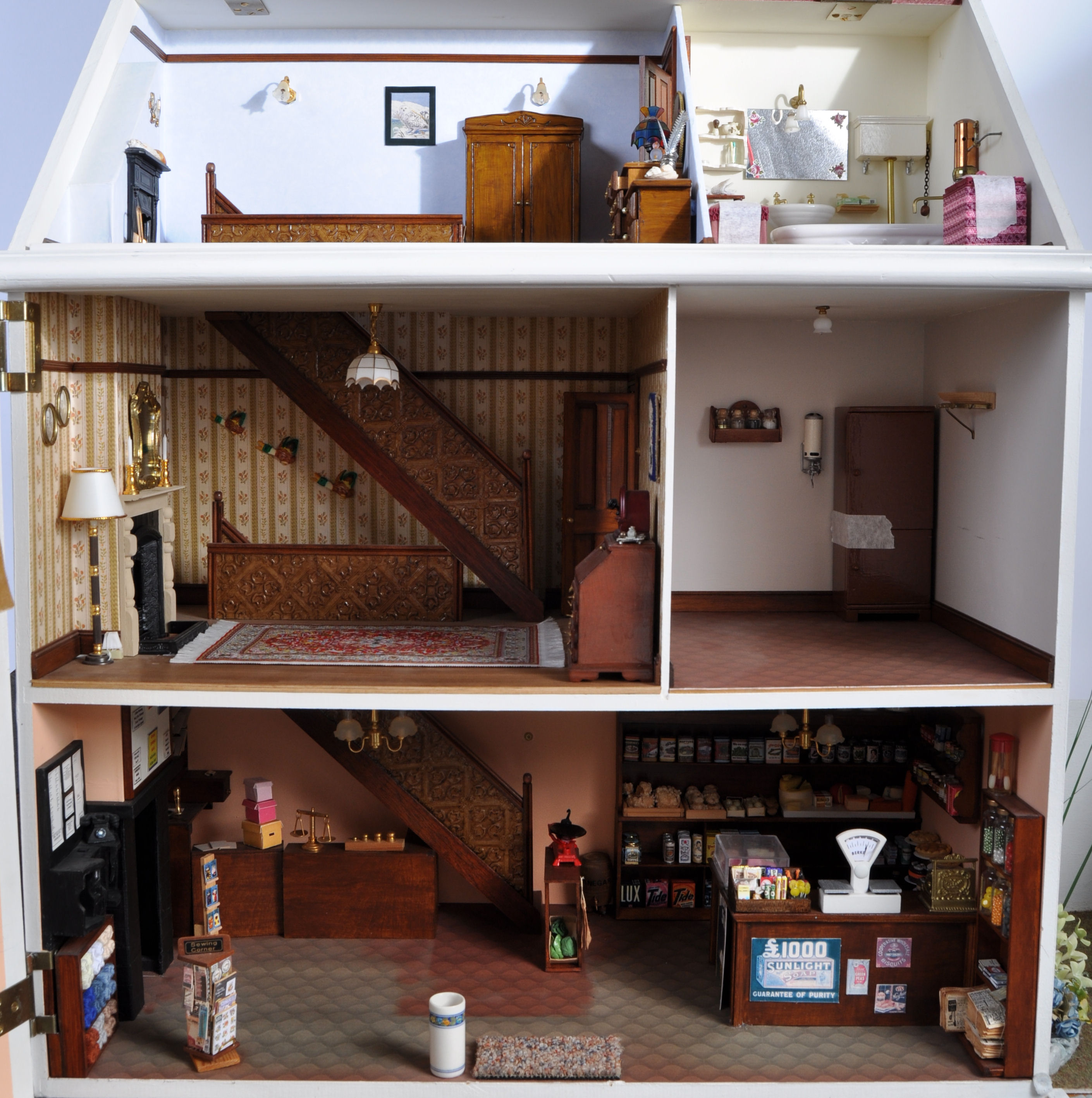 PRIVATE COLLECTION OF DOLL'S HOUSES - THE COUNTRY STORE (1920'S) - Image 6 of 13