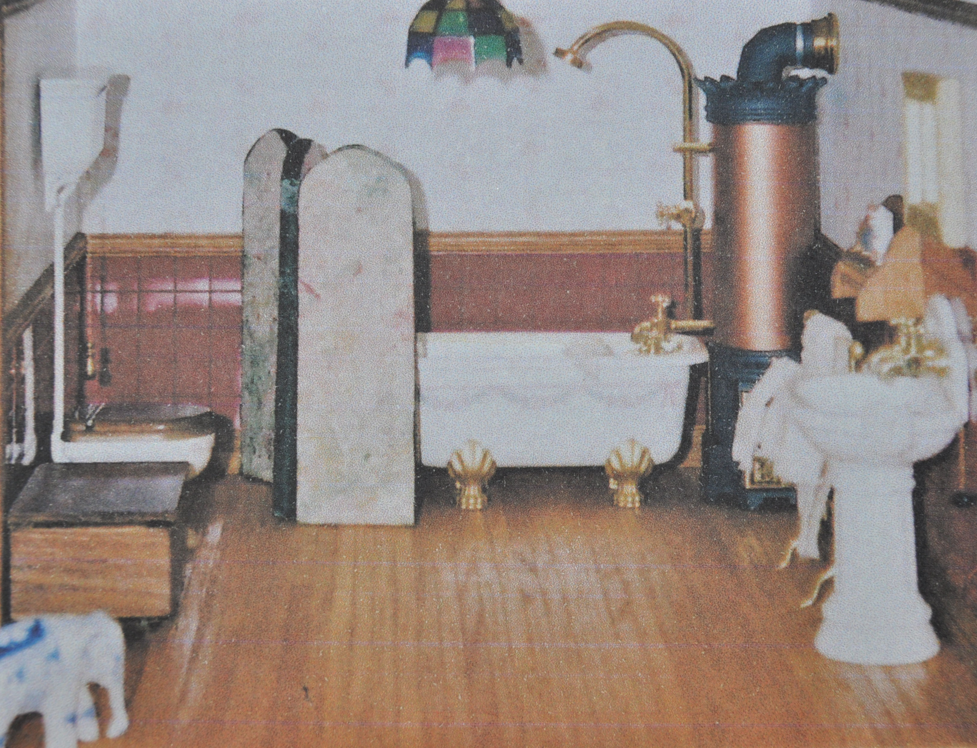 PRIVATE COLLECTION OF DOLL'S HOUSES - VICTORIAN MANOR & STABLE - Image 15 of 26