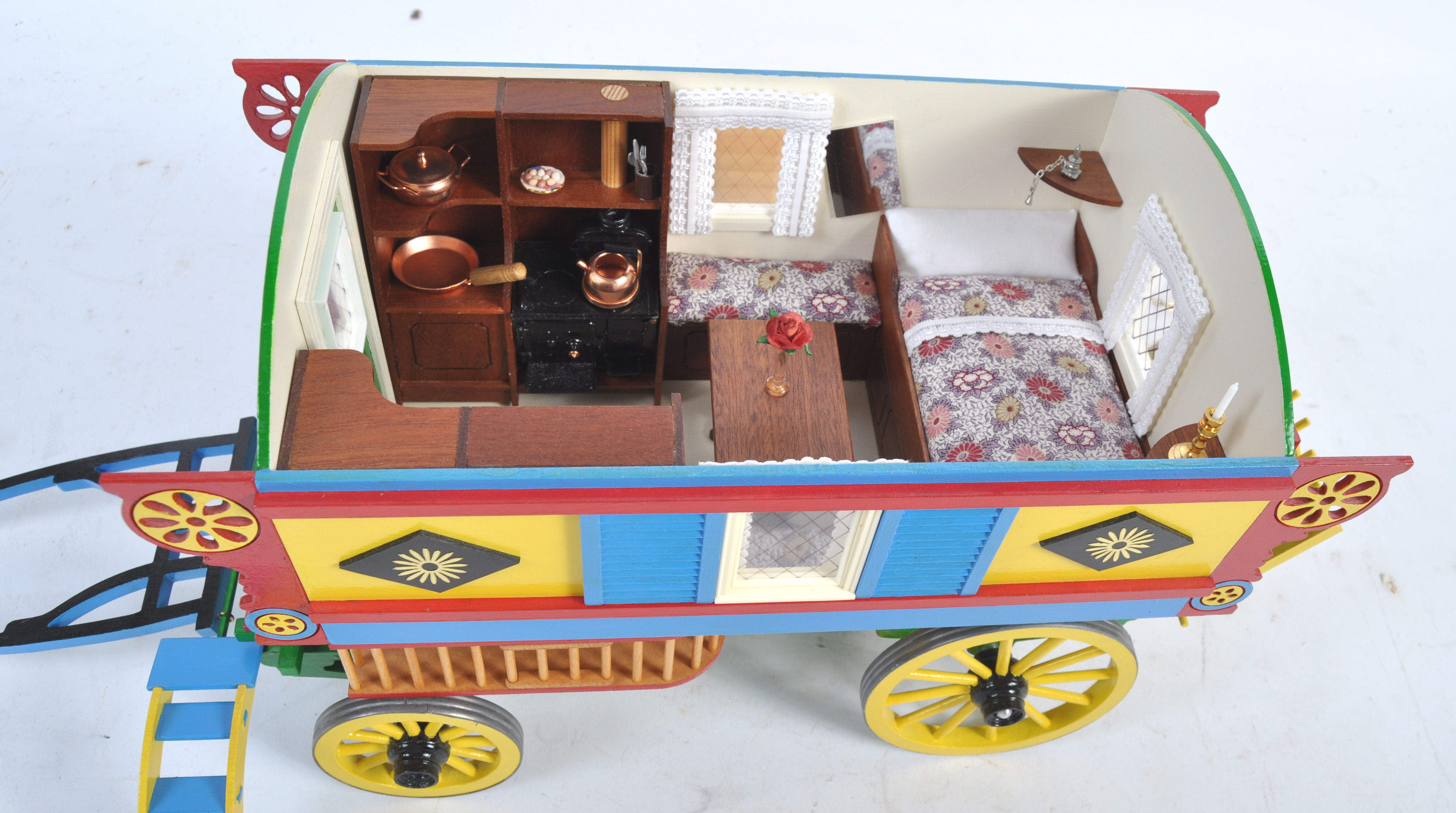 PRIVATE COLLECTION OF DOLL'S HOUSES - GYPSY CARAVAN - Image 4 of 7