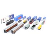 COLLECTION OF ASSORTED HORNBY DUBLO RAILWAY ITEMS