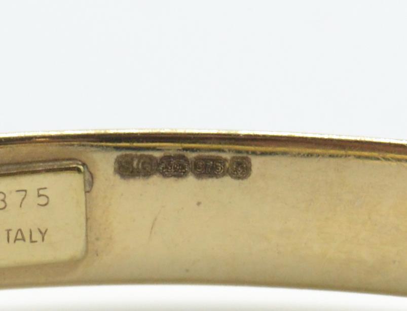 A Hallmarked 9ct White & Yellow Gold Bangle - Image 5 of 5